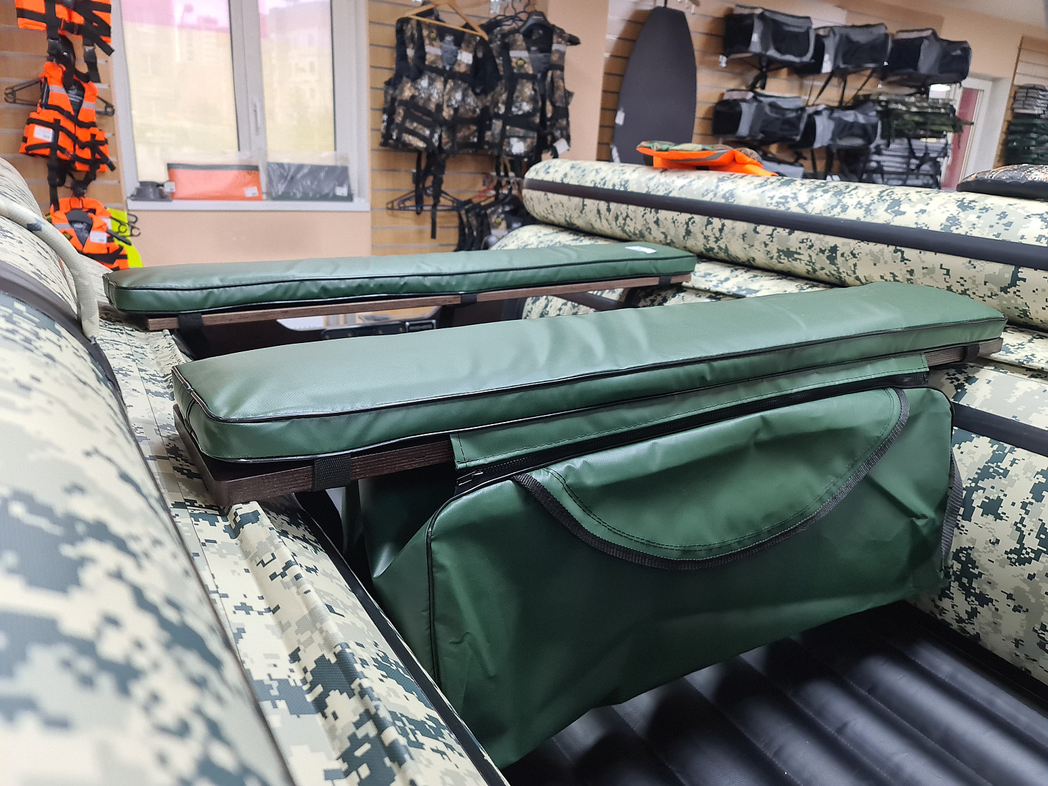 КОМПЛЕКТ МЯГКИХ НАКЛАДОК С СУМКОЙ ДЛЯ ЛОДОК 110Х20 ЗЕЛЕНЫЙ в Коврове